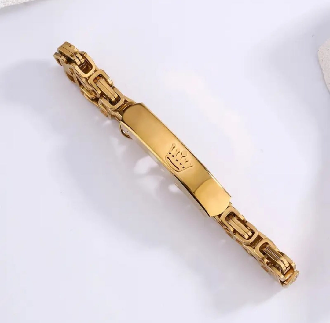 Fashionable Gold-Plated Crown Bracelet for Men & Women